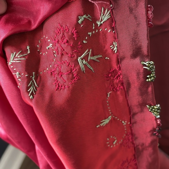 Modernized Cheongsam Qipo with low collar and leg slits with hand beading - Picture 8 of 8